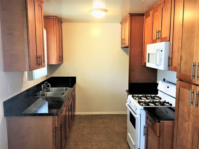 Building Photo - Parr, 10424-10425