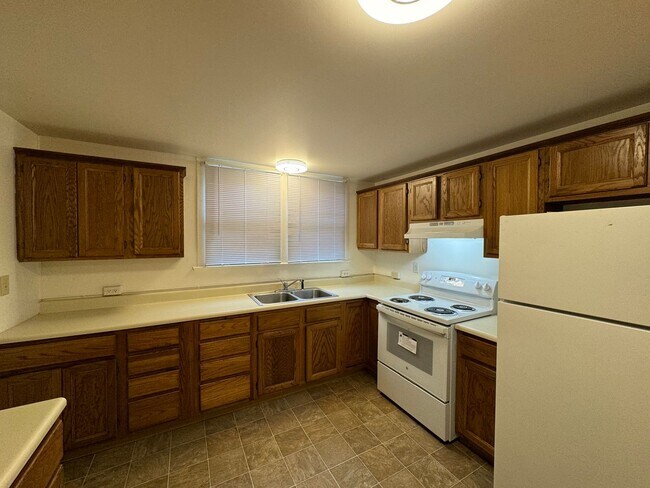 Foto del edificio - CHARMING MAIN LEVEL 1 BEDROOM APT NEAR THE...