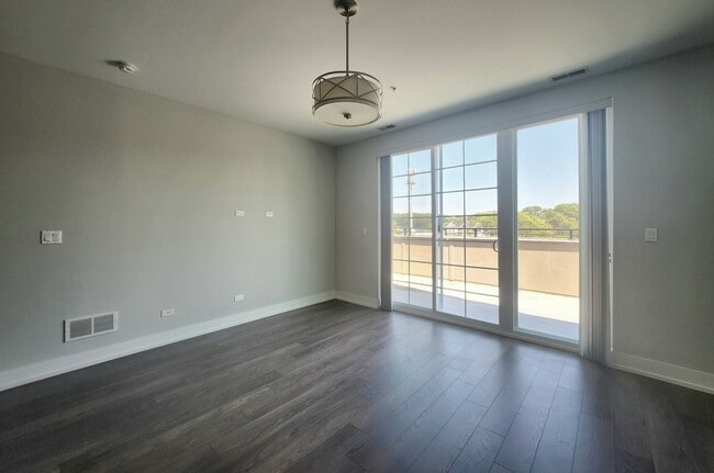 Foto del edificio - 1202 Waukegan Rd