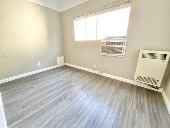 Building Photo - 437 N Ardmore Ave Los Angeles CA 90004