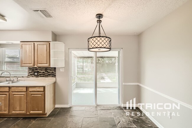 Building Photo - 405 Citadel Dr