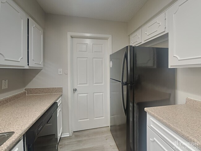 Foto del edificio - 1221 Aldenwood Dr