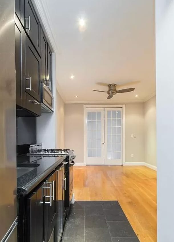 Primary Photo - 221 E 28th St