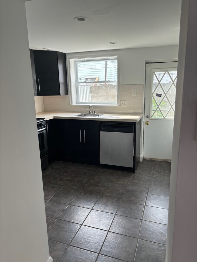 Building Photo - 3071 Tulip Street