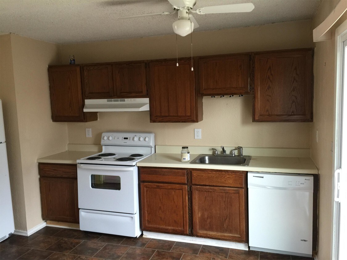 Primary Photo - 855 Meadowlark Cir