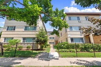 Building Photo - 6719 N Hermitage Ave