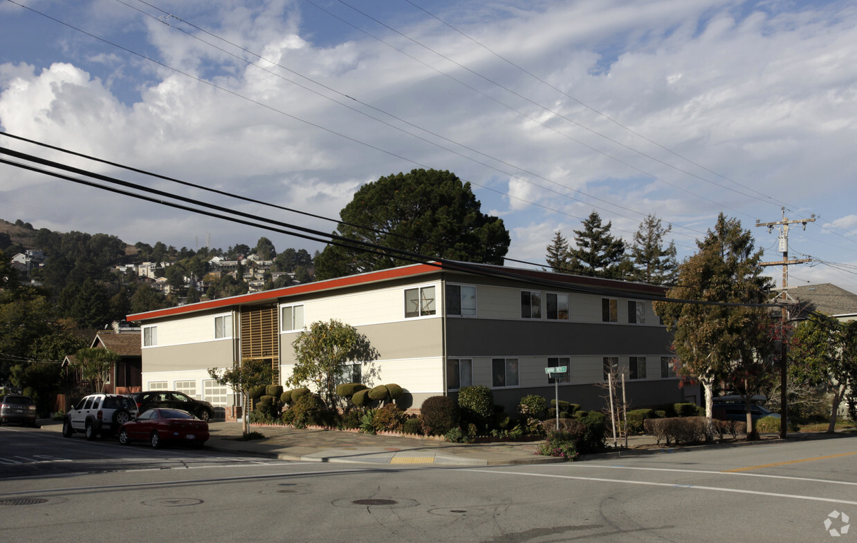 Primary Photo - 200 Monterey St