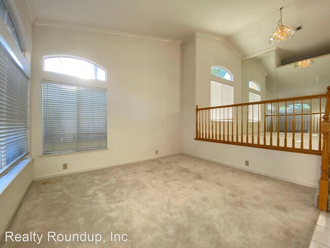 Building Photo - 4 br, 3 bath House - 8680 Alaska Range Way
