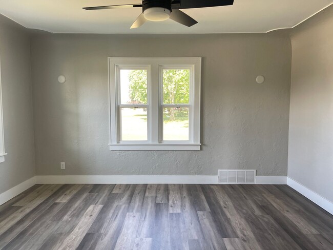 Building Photo - Adorable bungalow in Jenison