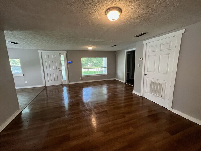 Foto del edificio - 5436 Cliff St