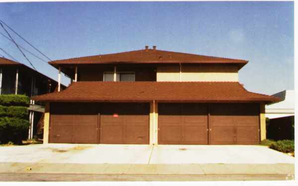 Building Photo - 3456 Redwood Ct