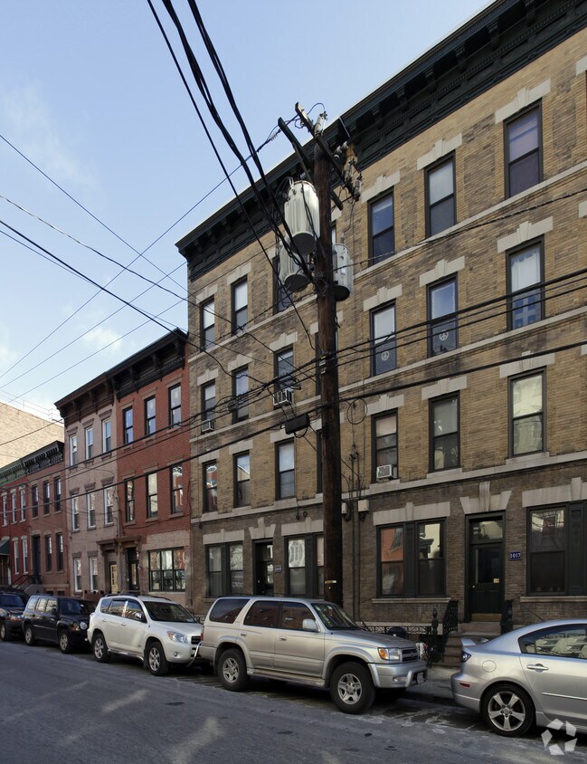 Building Photo - 1019 Willow Ave