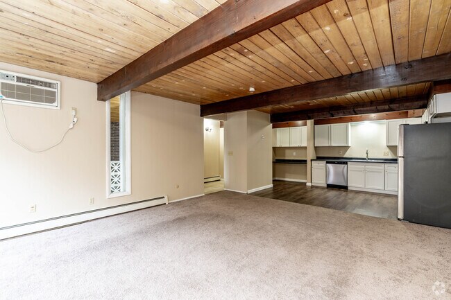 2 habitaciones, 1 baño - 1093 pies cuadrados - Sala de estar - Tallmadge Pointe