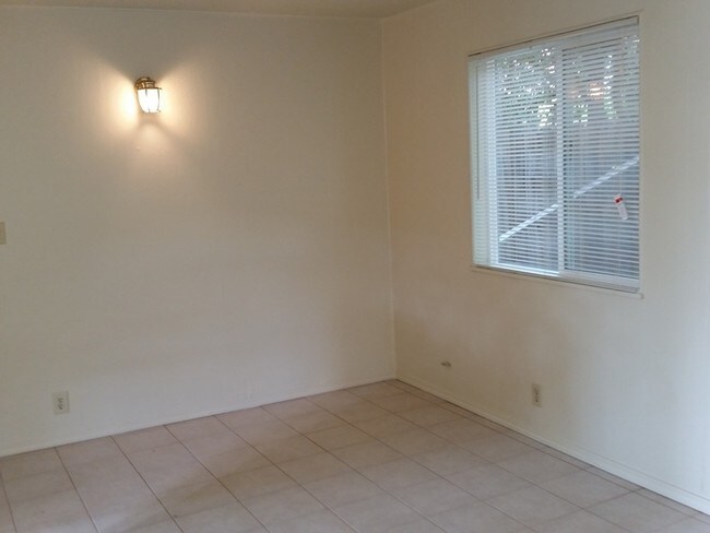 Building Photo - 325 Monte Vista Ave