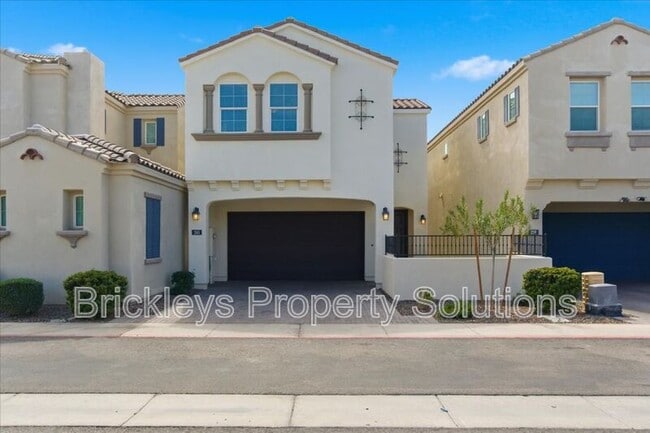 Photo - 265 E Balsam Dr House