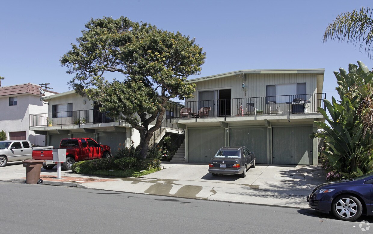 Building Photo - 33882-33892 Malaga Dr