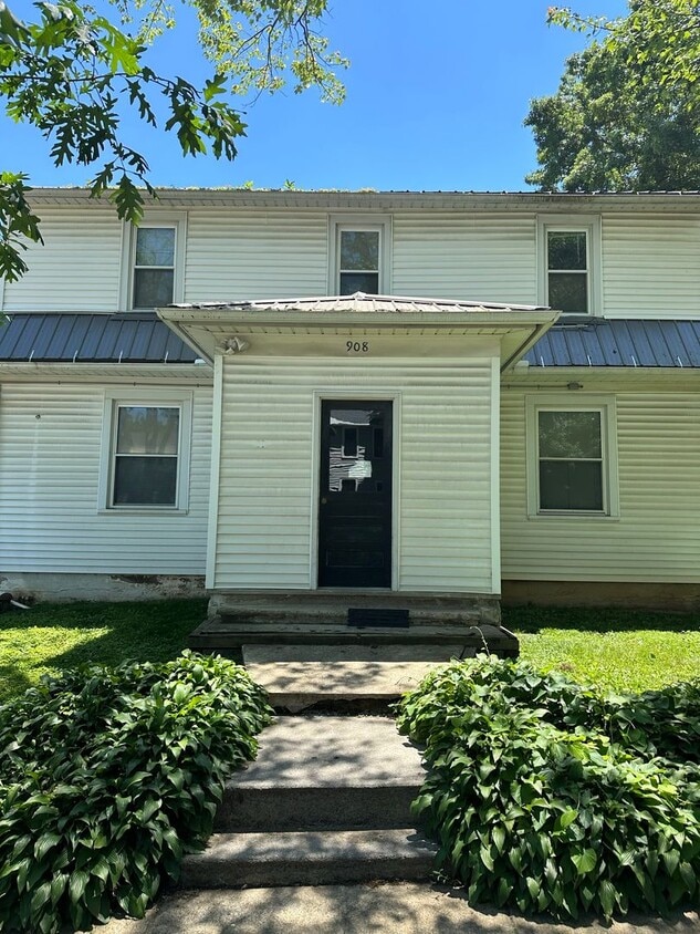 Foto principal - 908 W Beaver Ave