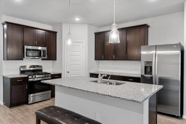 Building Photo - 4-bed 2.5-bath in Princeton's highly desir...