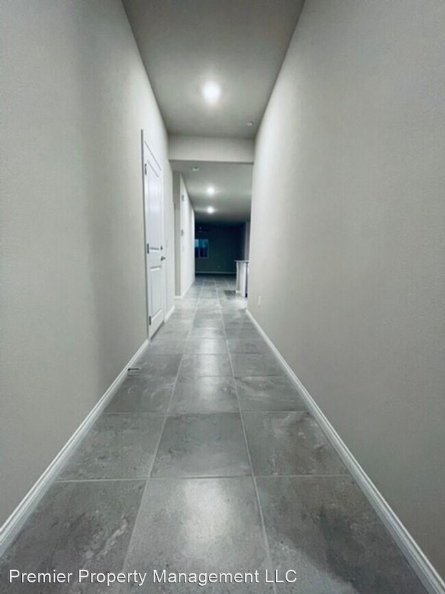 Building Photo - 4 br, 2 bath House - 12776 Silver Satin