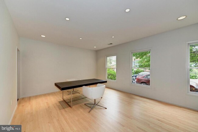 Foto del edificio - 1206 N Johnson St
