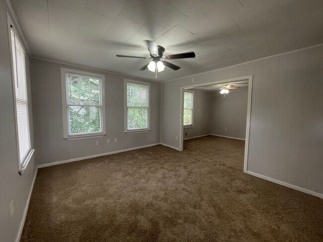 Building Photo - House: Denham Place