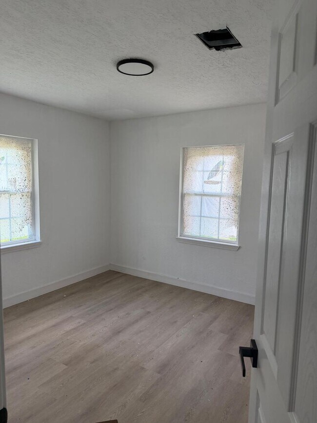 Foto del edificio - BEAUTIFUL HOME IN ROSENBERG. MOVE IN READY!.