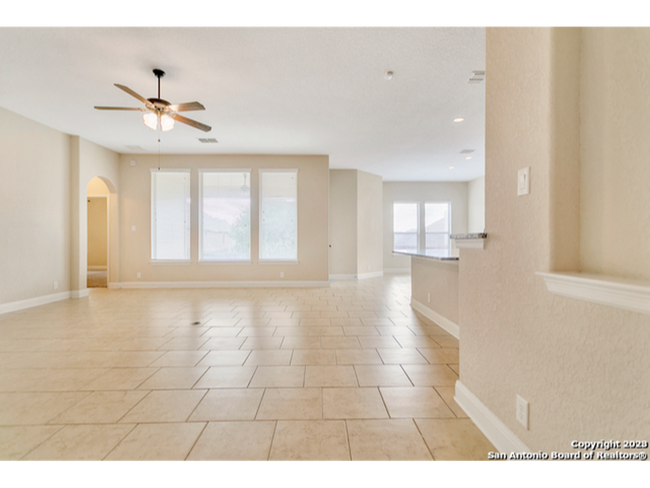 Foto del edificio - Charming Home Awaits: Spacious & Modern Li...