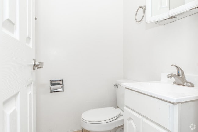 2 habitaciones, 1.5 baños, 880 pies cuadrados - St Moritz Apartments