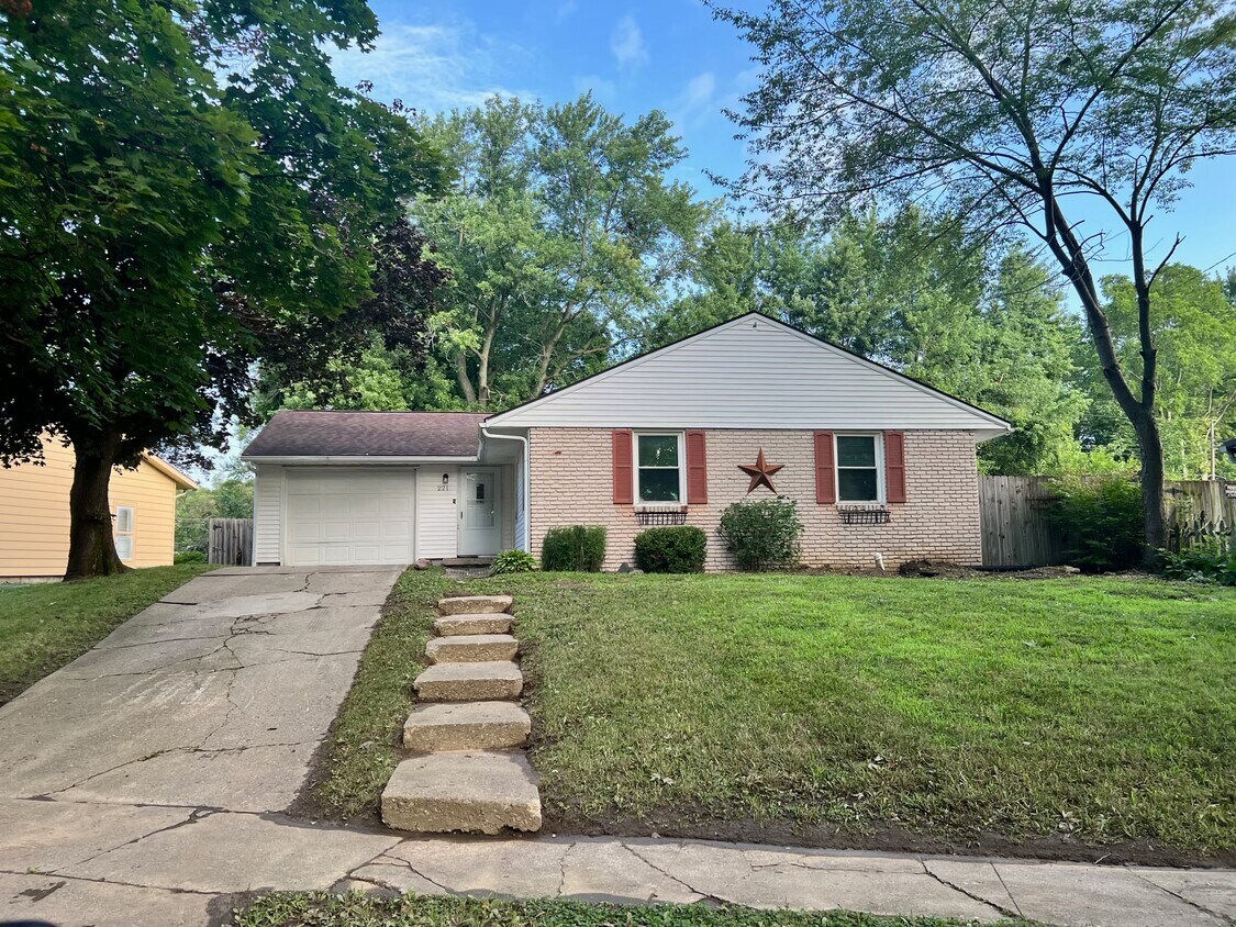 Primary Photo - 221 Devonshire Dr