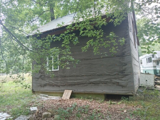 Building Photo - BISMARCK - Cabin, Great for a Handyman - $...