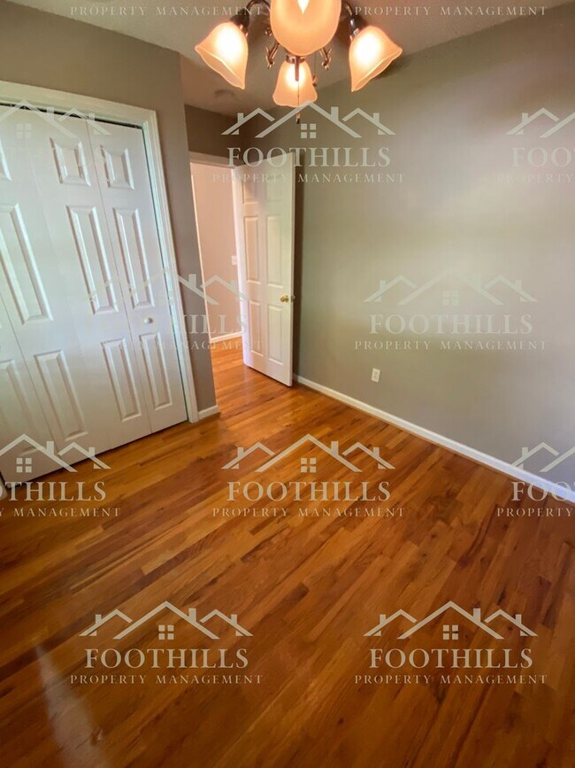 Building Photo - 3 bedroom, 3 bath home with Lake Hartwell ...