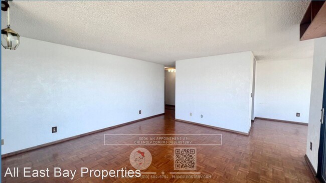 Building Photo - 2 br, 2 bath House - 8 Commodore Dr. #253