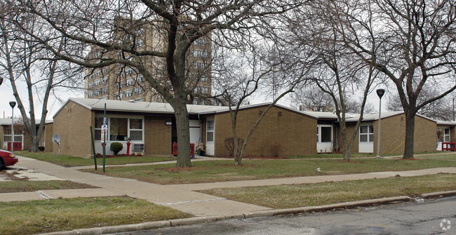 Building Photo - 1730 Broadway Ave