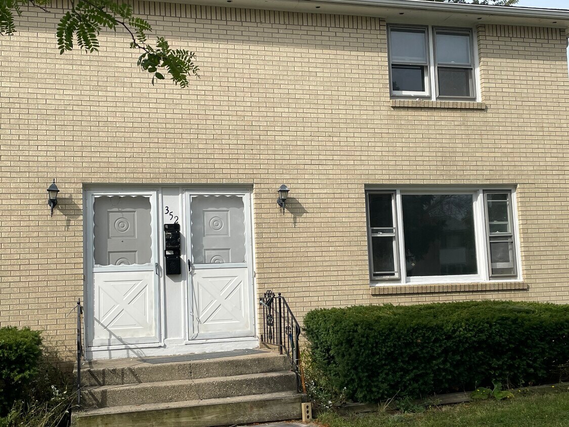Primary Photo - 352 Carmen Rd