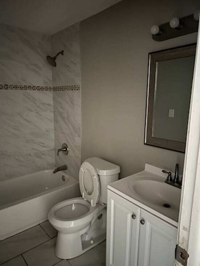 Foto del edificio - South KC 3 Bedroom Home! Come Make It Your...