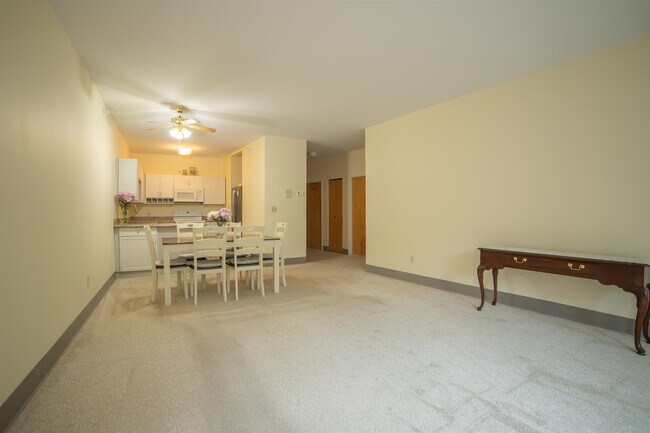Building Photo - 70 Arbor Hill Cmns
