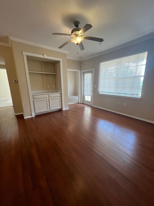 Building Photo - 2 BEDROOM 1 BATH CONDO REMODELED available...