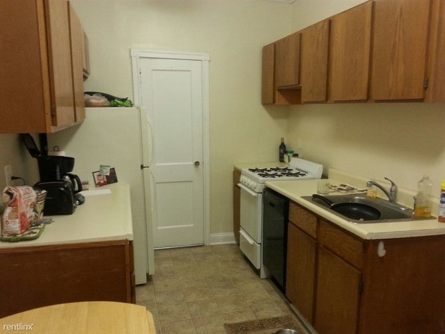 Building Photo - 4740 Pine St