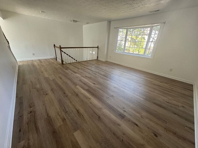 Photo - Spacious 3 Level Townhome with New Floorin...