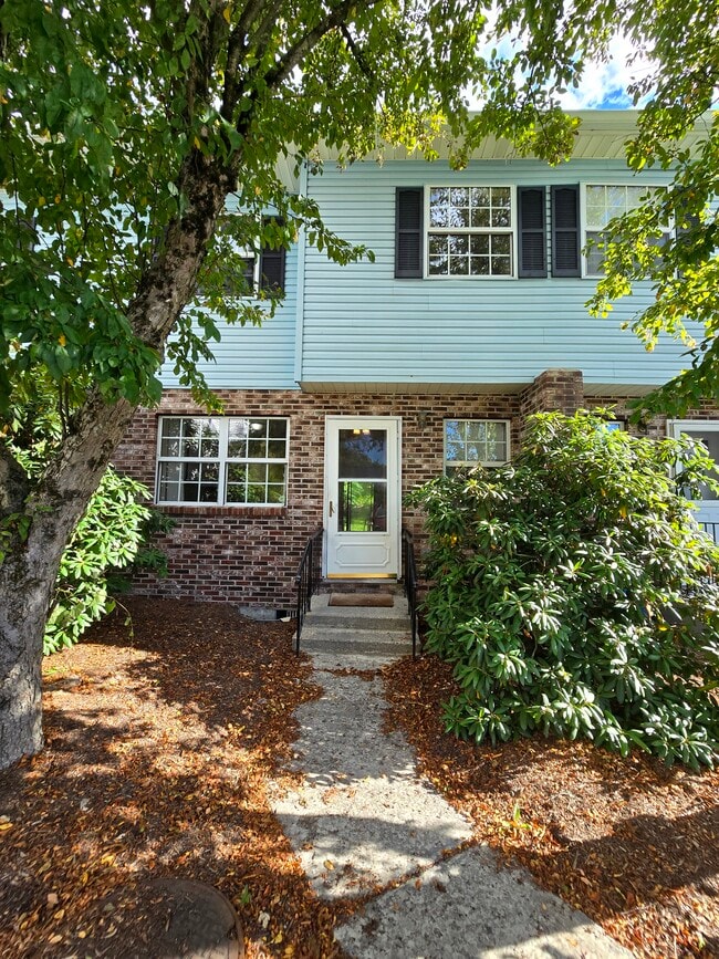 Building Photo - 202 Briarwood Ct