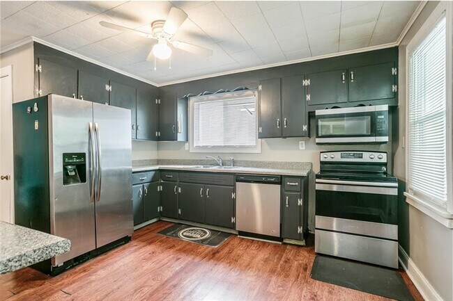 Kitchen - 232 Lincoln Ave