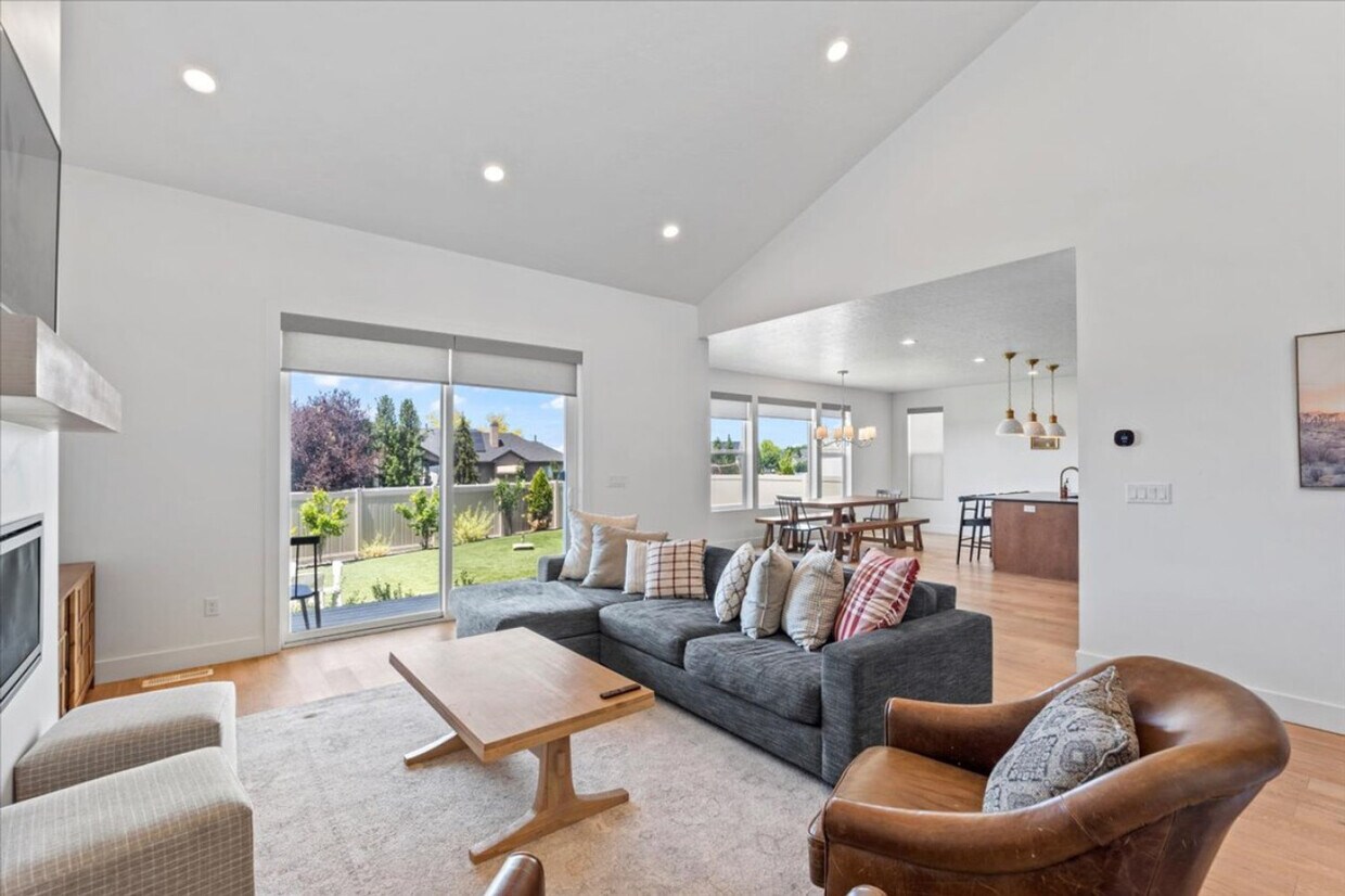 Foto principal - 690 S Edge Ln