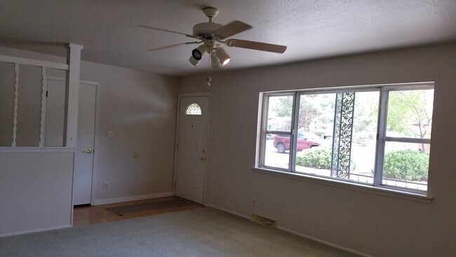 Foto del edificio - 3 bedroom 1 and 3/4 bathroom