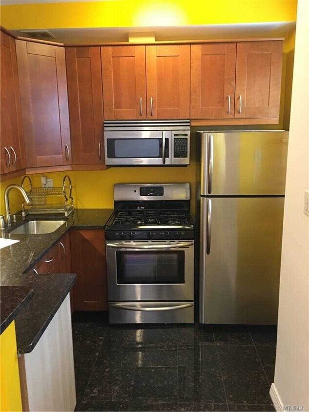 Primary Photo - 1530 E 8th St