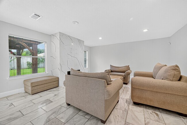 Foto del edificio - 6654 Stonefort Ct