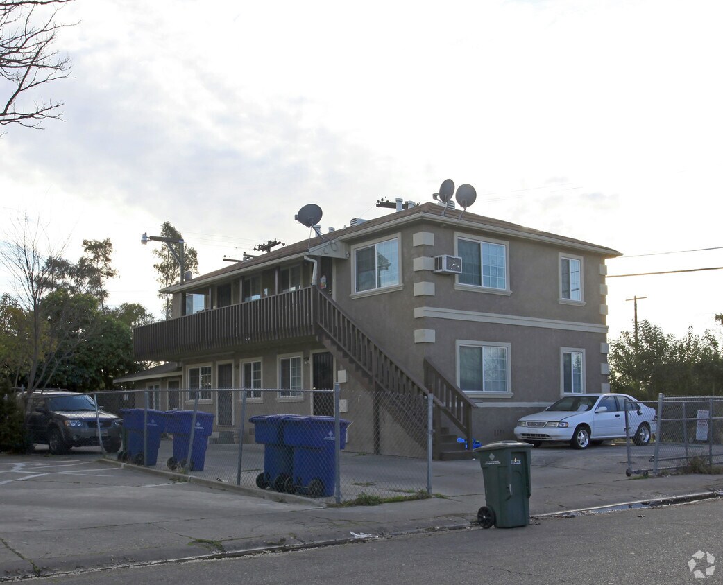Primary Photo - 5352 Young St