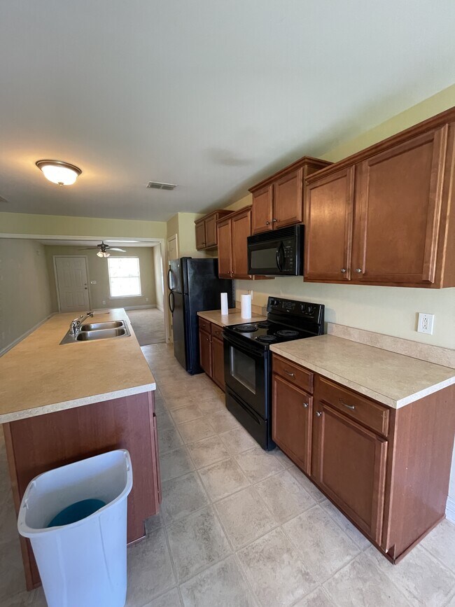 Building Photo - 4245 Aurora Cir