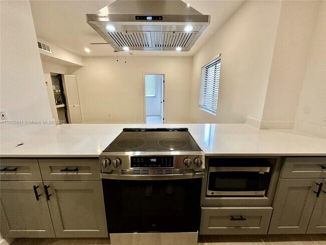Foto del edificio - 221 SW 11th Ave