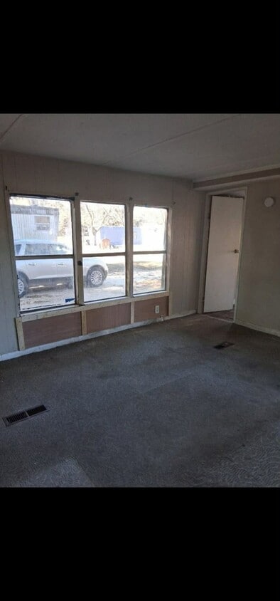 Building Photo - 6023 Crystal Dr