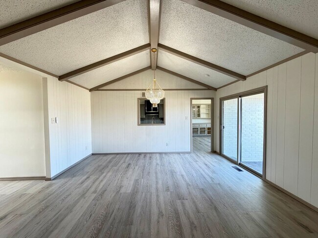 Foto del edificio - Beautifully Remodeled 3 Bedroom 2 Bathroom Home Available for Rent